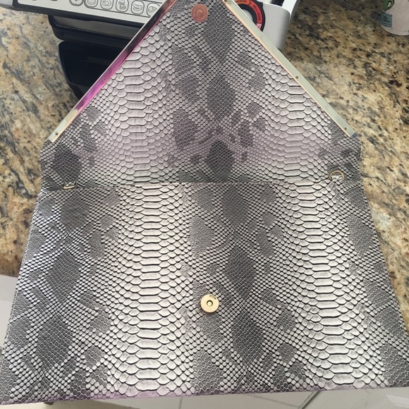 Over sized Python clutch - Picture 4 of 4